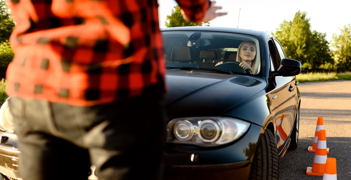 2025: Ce manevre nu mai are voie să solicite examinatorul auto în timpul probei practice