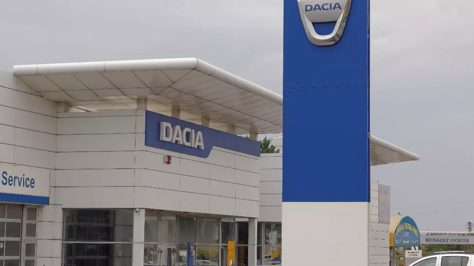 Șefii Dacia avertizează: vânzările din România s-au prăbușit, piața auto este „în depresie”