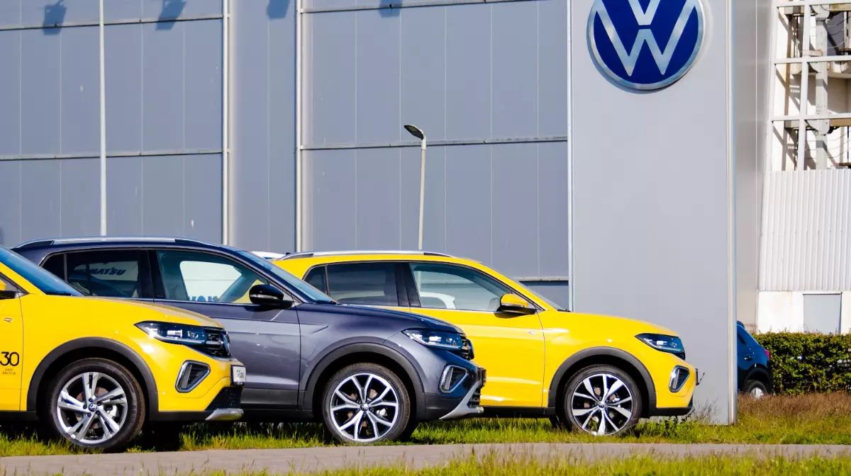 Volkswagen pregătește o restructurare de amploare. Mii de angajați ar putea fi concediați, iar mai multe fabrici din Germania sunt vizate