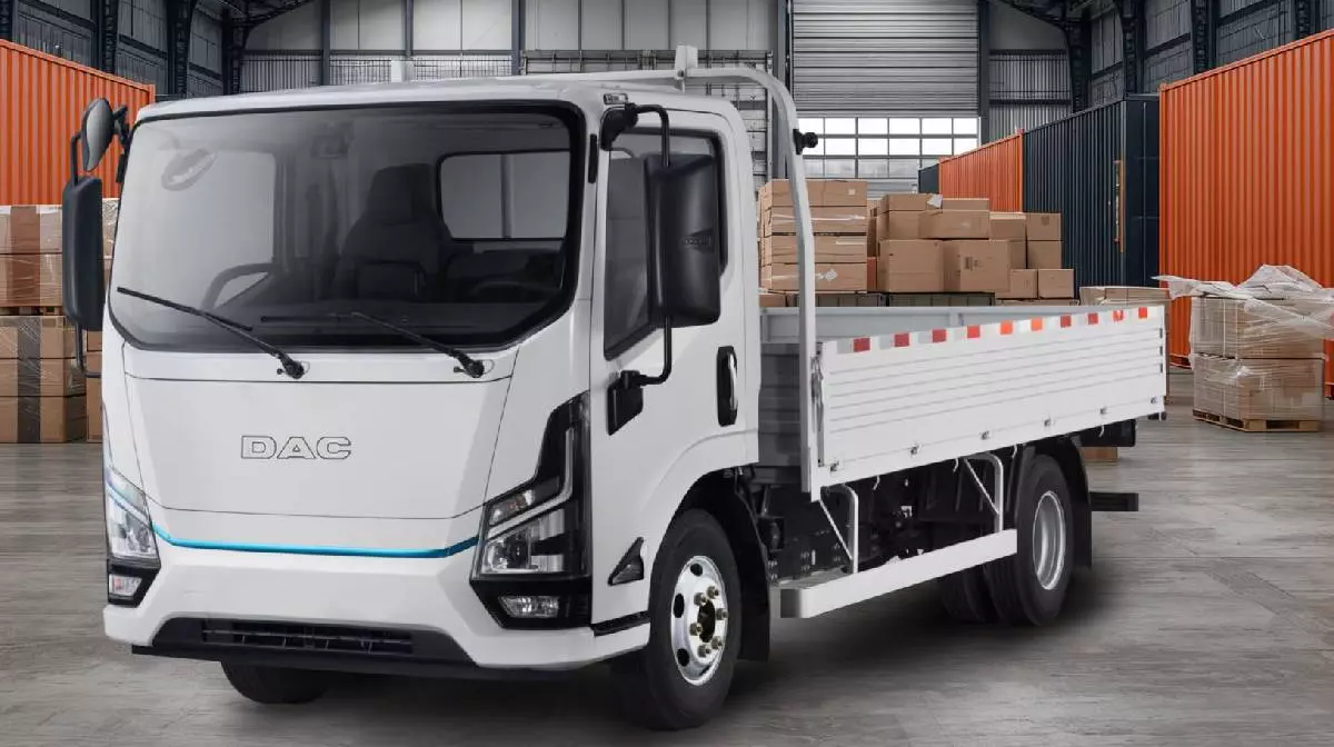 DAC readuce în prim-plan industria auto românească: a lansat un camion electric de 7,5 tone cu autonomie de până la 250 de kilometri
